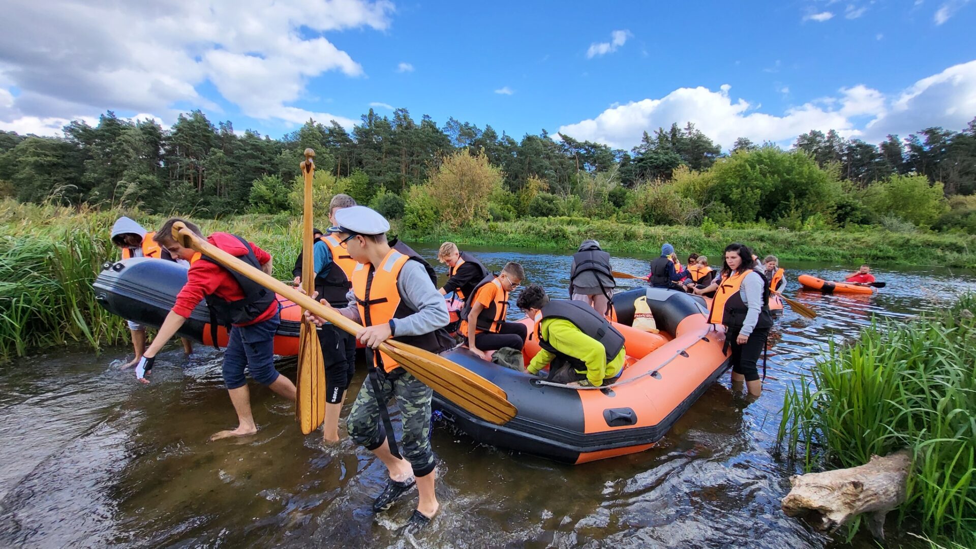 Spływy pontonowe rzekami Wkra i Narew. Rafting Mazowsze.